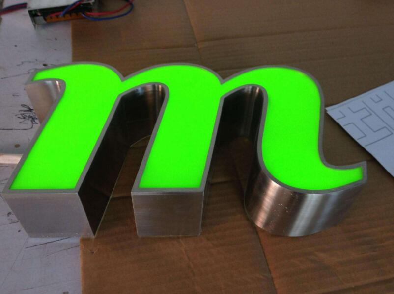 不銹鋼拉絲圍邊發光字